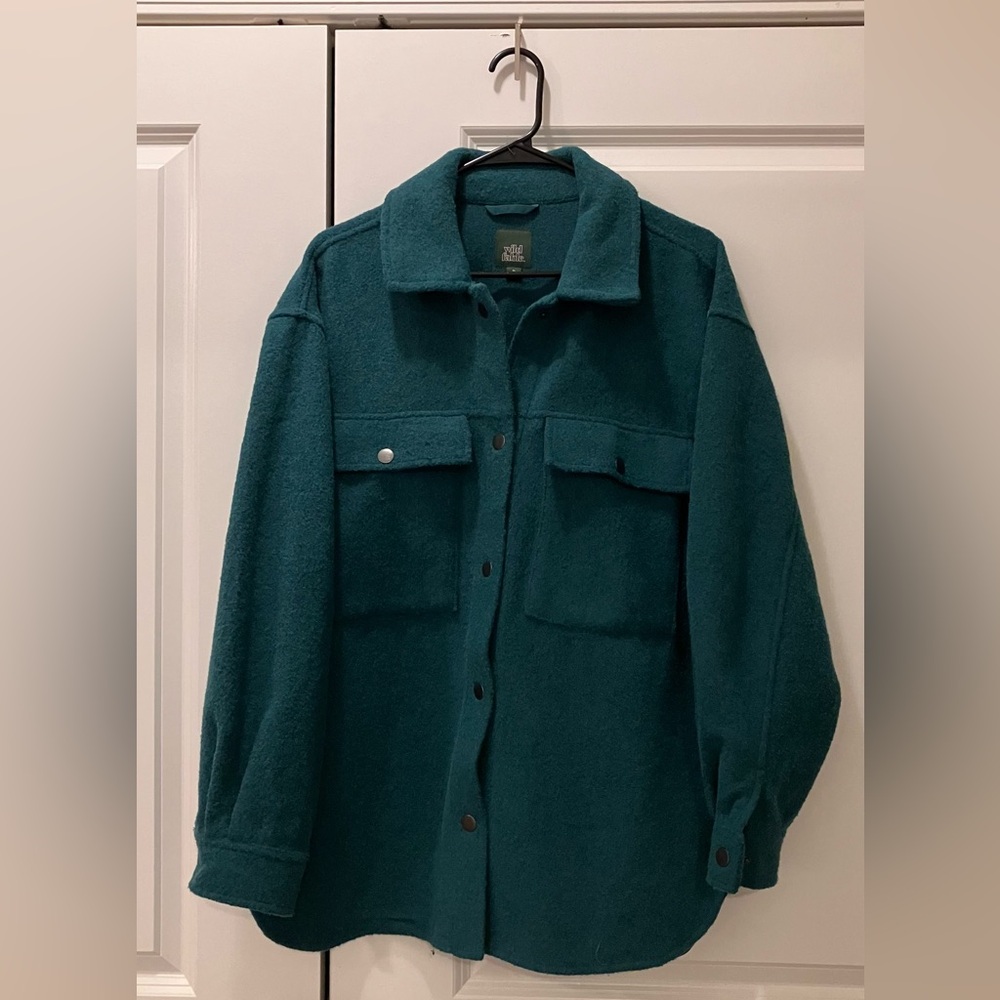 Cozy dark green shacket with front pockets